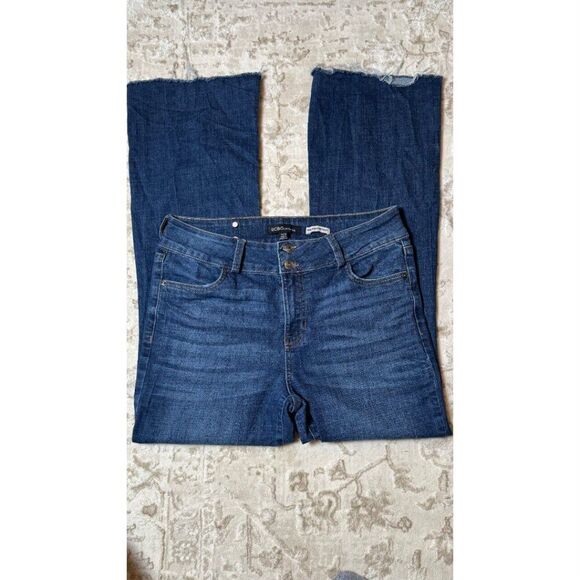 BCBGeneration Mid-Rise Bootcut Denim Jeans Sz. 13/31 - Picture 2 of 6